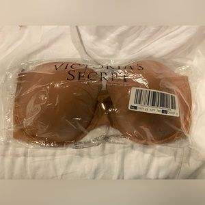 Victoria’s Secret dark nude color?size 38D bra nwts underwire and padded.